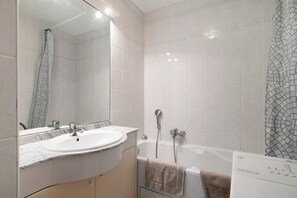 Douche, sèche-cheveux