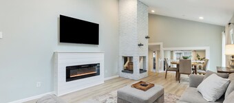 Renovated, Walk to the Lake, Firepit & Pet Friendly