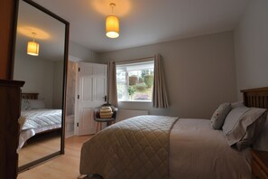 Room - An Grianán Getaway (Burt)