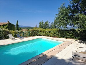 Pool - Family home, pool, panoramic village view, airy hillside in summer (Roussillon)