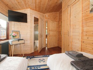 2 bedrooms, individually decorated, individually furnished, free WiFi - No.14 Astbury Falls Luxury Retreat (Bridgnorth)
