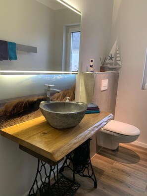 Bathroom - Walk to the Beach – Family-Friendly Home Between Wismar and Boltenhagen, EV Charger Onsite! (Hohenkirchen)