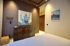 3 bedrooms, iron/ironing board, travel cot, free WiFi