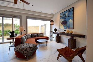 Smart TV, books, stereo