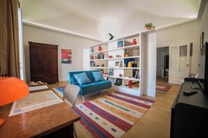 Living area - Adenzia Apartment (Palermo)