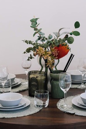 Dining - Stylish 2BR Near Garden City & Sunnybank Food Hub (Upper Mount Gravatt)