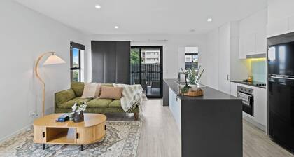 Stylish 2BR Near Garden City & Sunnybank Food Hub