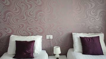 Room, 4 Bedrooms, Smoking, Patio | 4 bedrooms