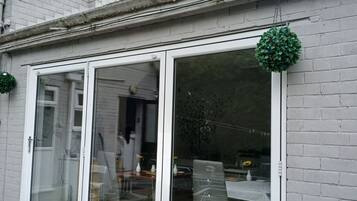 Room, 4 Bedrooms, Smoking, Patio | Outdoor dining