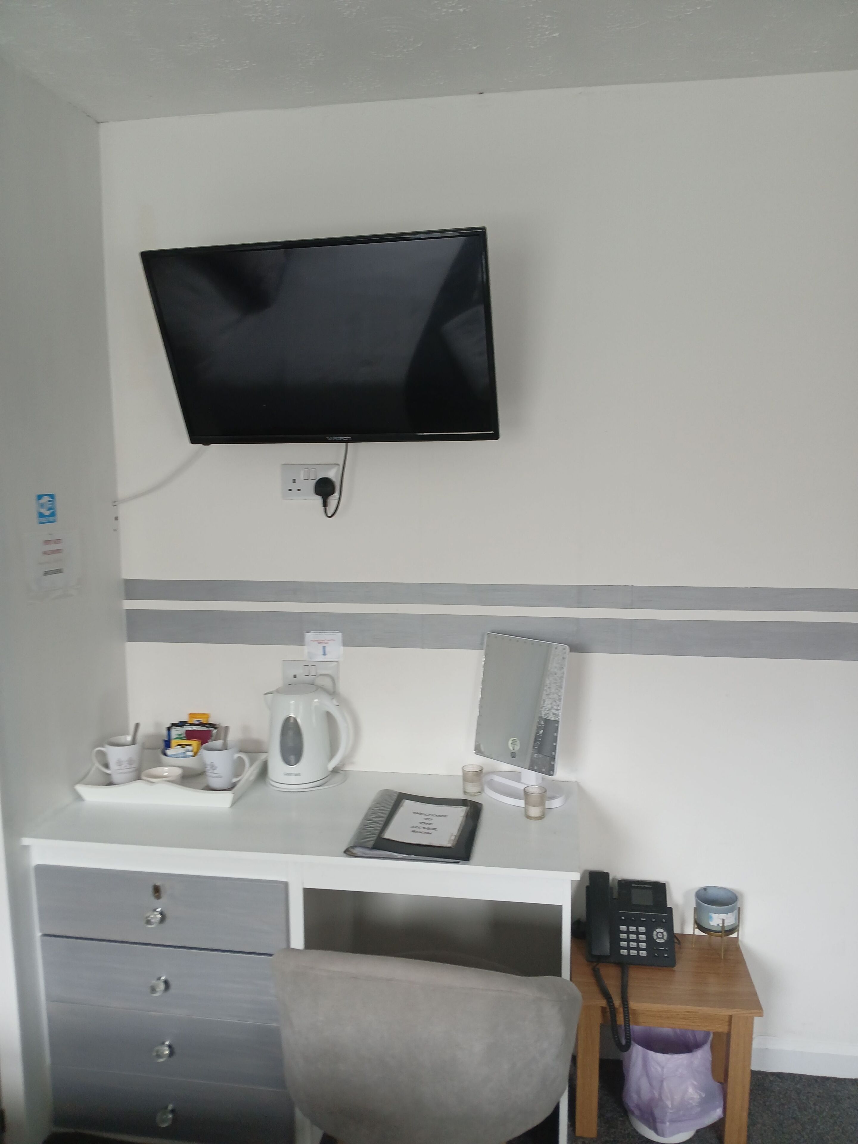 Room, 4 Bedrooms, Smoking, Patio | Room amenity