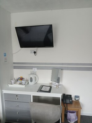 Room, 4 Bedrooms, Smoking, Patio | Room amenity