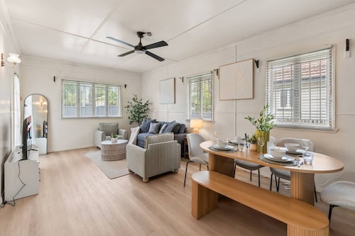 Budget-Friendly Stay for 7! 2 Mins Walk to Train