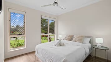 Iron/ironing board, WiFi, bed sheets