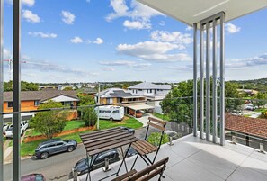 Outdoor dining - 5-Min Walk to Garden City | Premium 4BR Home (Upper Mount Gravatt)