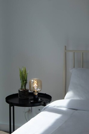 Desk, iron/ironing board, WiFi, bed sheets - City & River View High Level 2BR (South Brisbane)