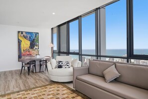 TV - High-Level Ocean View 3BR / 2BA Apt | Free Parking (Southport)