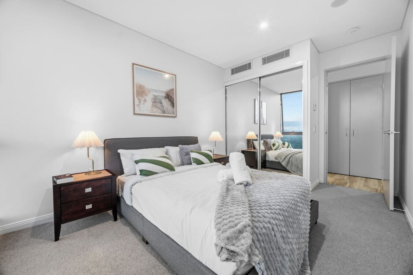 Desk, iron/ironing board, WiFi, bed sheets