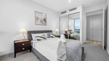 Desk, iron/ironing board, WiFi, bed sheets