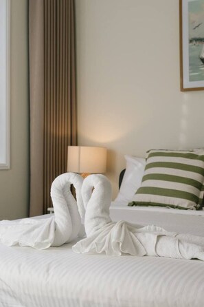 Iron/ironing board, WiFi, bed sheets - Relaxing 4BR Home|Quiet & Spacious|Family & Groups (Pallara)