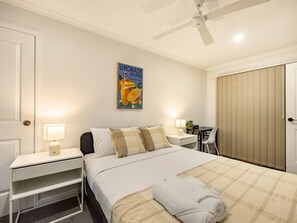 Room - Affordable One-bedroom Stay With No Hassle (Regents Park)