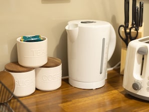 Coffee and/or coffee maker - Affordable One-bedroom Stay With No Hassle (Regents Park)