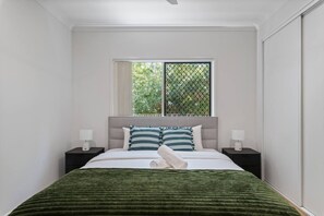 Iron/ironing board, WiFi, bed sheets