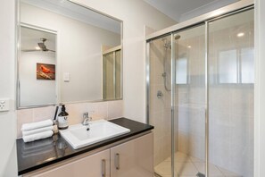 Hair dryer - 4BR Family Retreat | AC Throughout & Spacious (Park Ridge)
