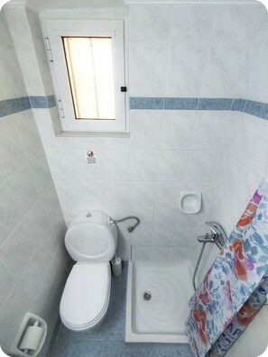 Bathroom - Cozy 1-bedroom apartment in the front of Rethymno's beach (Rethymno)