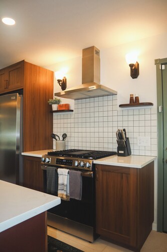 Family-Friendly 3 Bedroom/2 Bath Home - 25 Min to Dallas w/ Free EV Charging