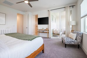 5 bedrooms, travel cot, WiFi, bed sheets - Sunset by the Lake · Heated Pool, Spa & Arcade (Indio)