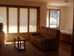 Standard Apartment, City View | Living area - Casa de são Cristóvão (Boticas)