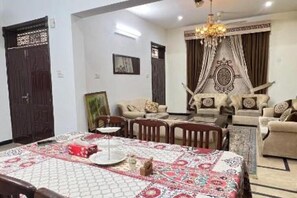 Interior - Kashiyana Guest House (Rawalpindi)