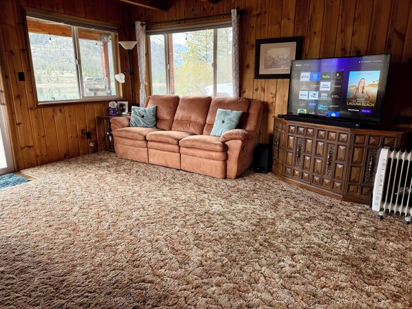 Smart TV, DVD player, stereo