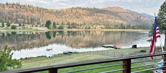 Cozy 2-bedroom Lake Cottage with Heat & AC on Lake Wannacut.