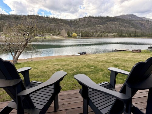 Cozy 2-bedroom Lake Cottage with Heat & AC on Lake Wannacut.