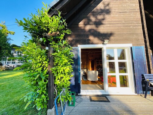 Beautiful 3-bedroom bungalow in the lake