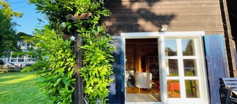 Beautiful 3-bedroom bungalow in the lake