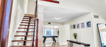 Spacious Tropical Pool Home Miami. 4/3. Sleeps 13. Large Garden/ Backyard.