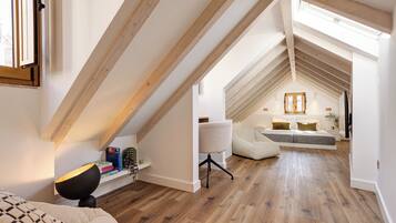 Deluxe Apartment, Balcony, City View | Interior detail