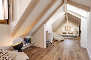 Deluxe Apartment, Balcony, City View | Interior detail - Graça Gate | Mouraria Duplex (Lisbon)