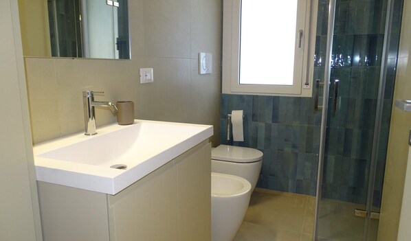Bathroom - Charming Villa With Private Garden (San Michele al Tagliamento)