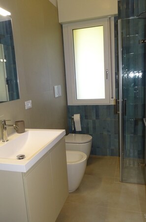 Bathroom - Charming Villa With Private Garden (San Michele al Tagliamento)