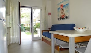 Villa, 2 habitaciones, balcón, vistas al jardín | Interior