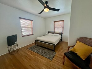 Iron/ironing board, WiFi, bed sheets - Miami Escape. 10 min to Wynwood + Free Parking (Miami)