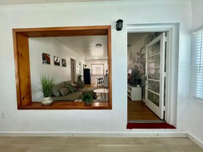 Living area - Miami Escape. 10 min to Wynwood + Free Parking (Miami)