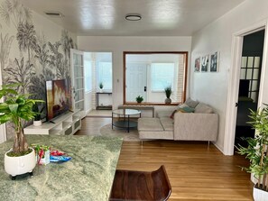 Living area - Miami Escape. 10 min to Wynwood + Free Parking (Miami)