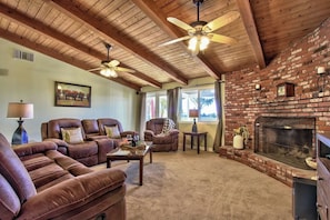TV, fireplace, ping pong - Delgado way- Charming home on 3 acres w/ Vineyards (Temecula)