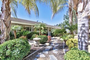 Terrace/patio - Delgado way- Charming home on 3 acres w/ Vineyards (Temecula)