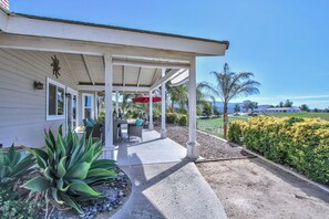 Terrace/patio - Delgado way- Charming home on 3 acres w/ Vineyards (Temecula)