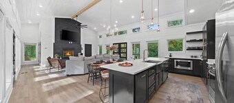 Pickleball Cabin Retreat + Hot Tub + Top Spot + Game On